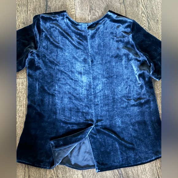VINCE Women’s Navy Midnight Blue Velvet Top Blouse Short Sleeve Size Small - Picture 8 of 11